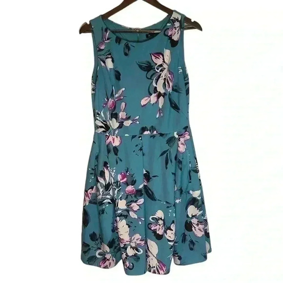 Roz & Ali Dresses & Skirts - Roz and Ali Blue Floral A-Line Dress - Size 10 - With Pockets!
